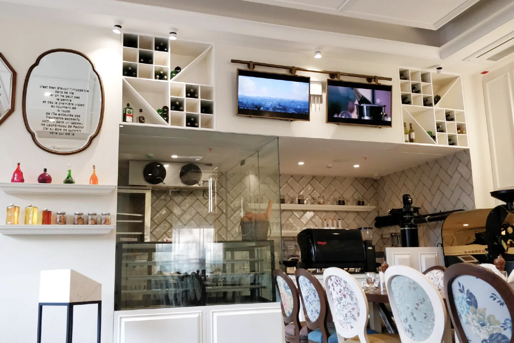 Cafe De Paris interior design by Circle Design
